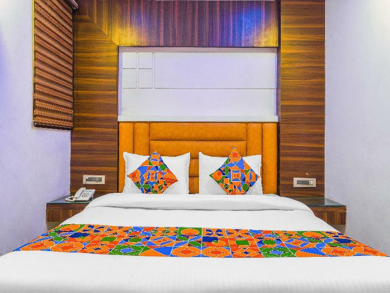 Oyo 15836 Pleasure River Front Resort Tuem 外观 照片