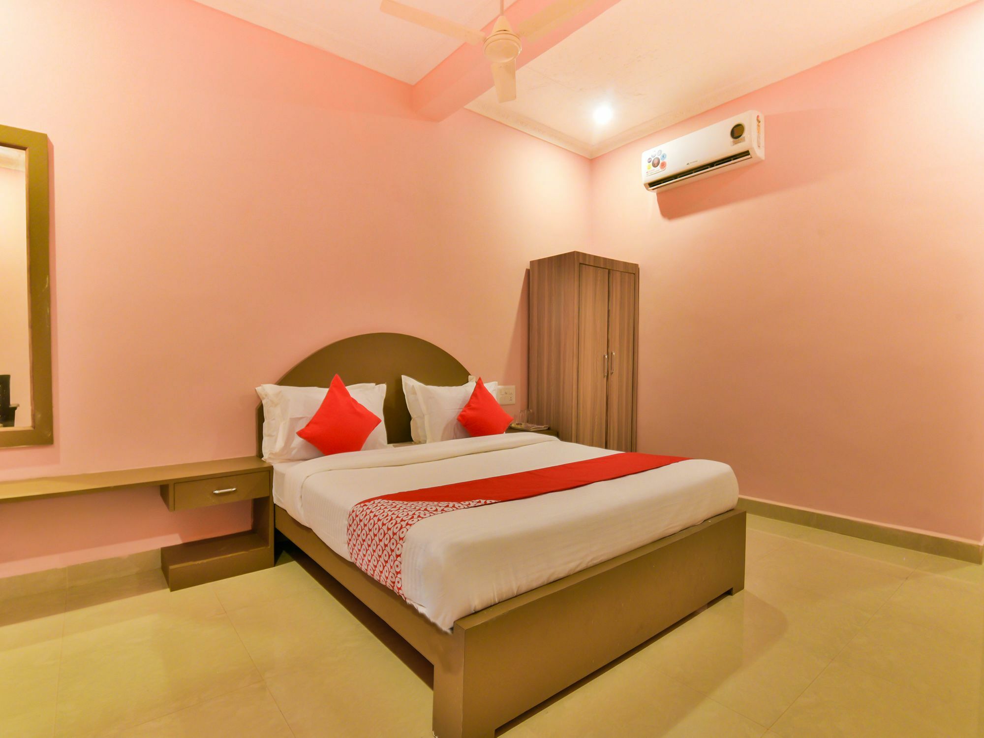 Oyo 15836 Pleasure River Front Resort Tuem 外观 照片